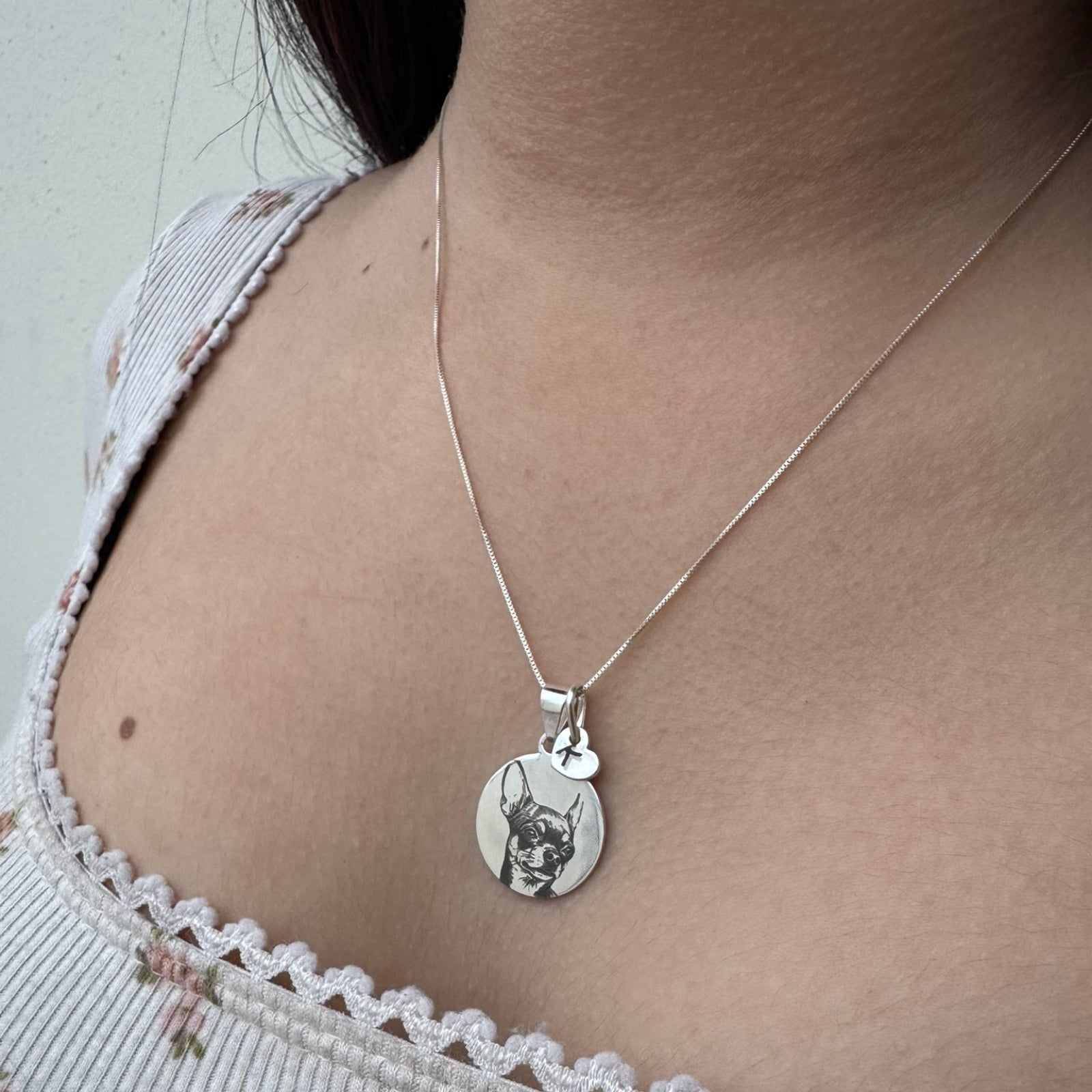 Collar con Retrato de tu Regalón Grabado en Plata