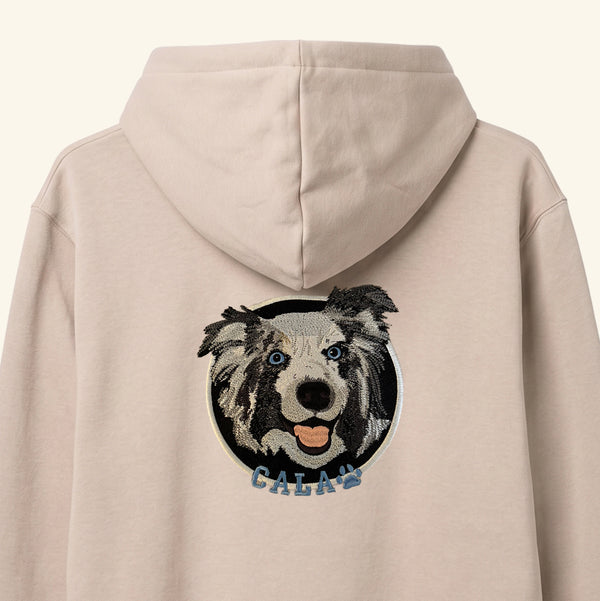 Hoodie con retrato de mascota bordado en la espalda