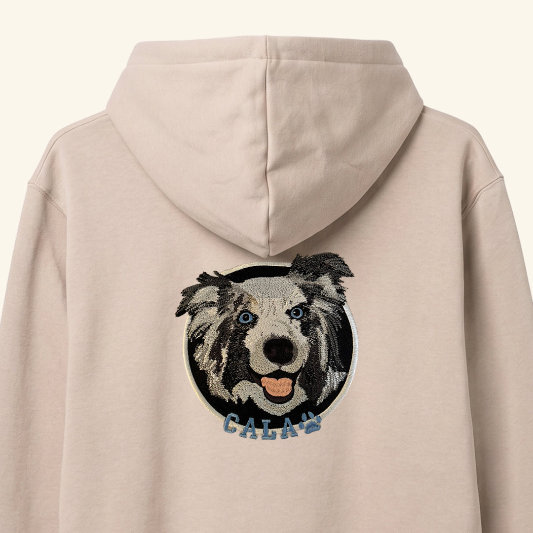 Hoodie con retrato de mascota bordado en la espalda