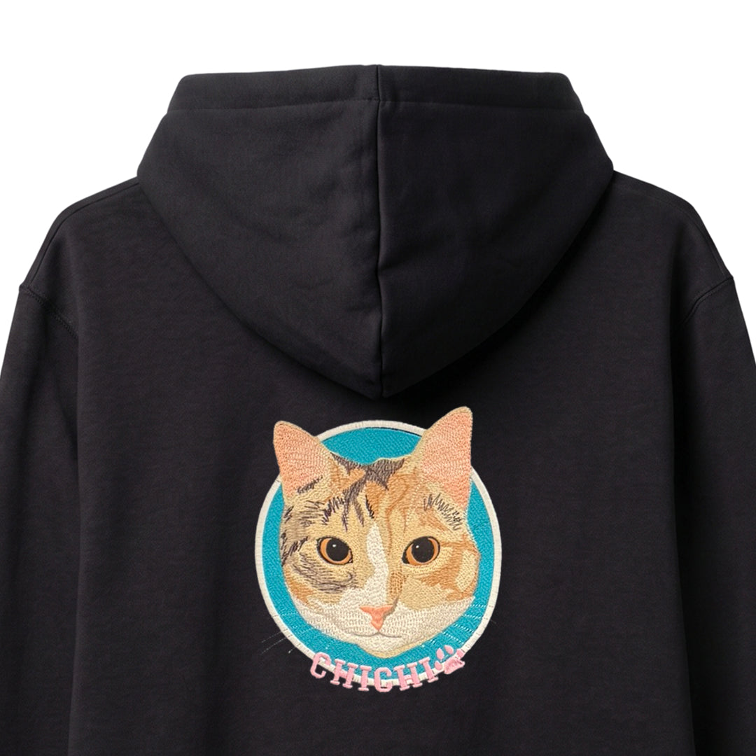 Hoodie con retrato de mascota bordado en la espalda