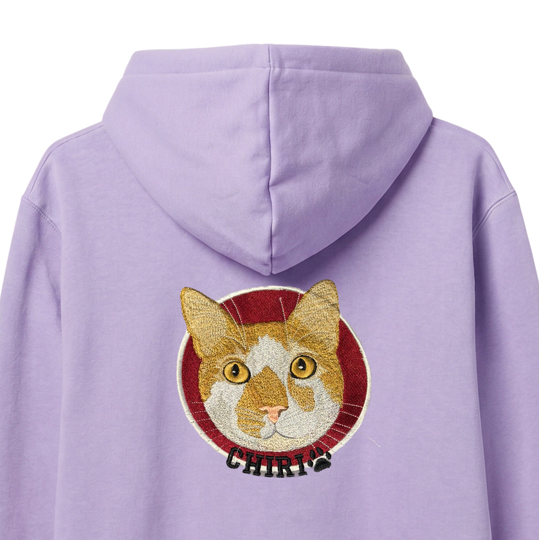 Hoodie con retrato de mascota bordado en la espalda