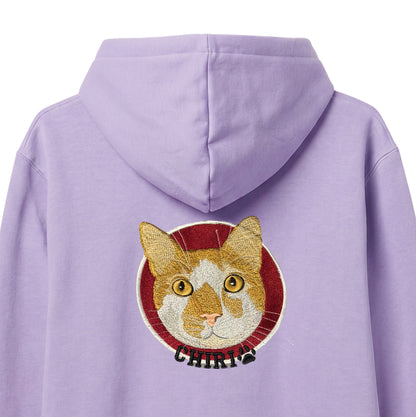 Hoodie con retrato de mascota bordado en la espalda